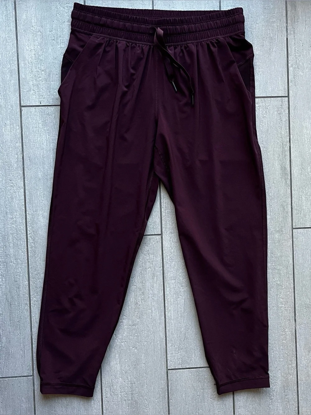 Lululemon Namaskar Crop Garnet Women’s 4 Swift Ultra Light Yoga 24” Stretch